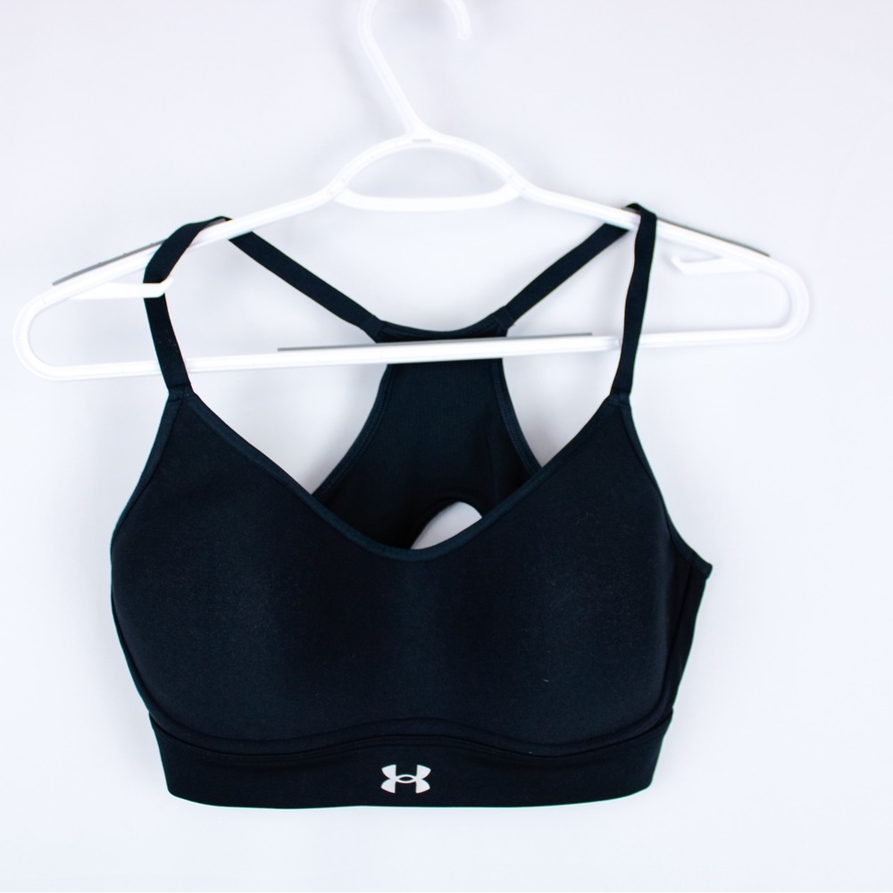EUC Under Armour sports bra. Size medium. Worn once.